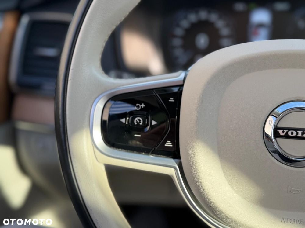 Volvo XC 90 B5 D AWD Plus Bright - 32