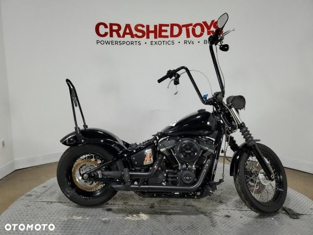 Harley-Davidson Softail Street Bob - 19