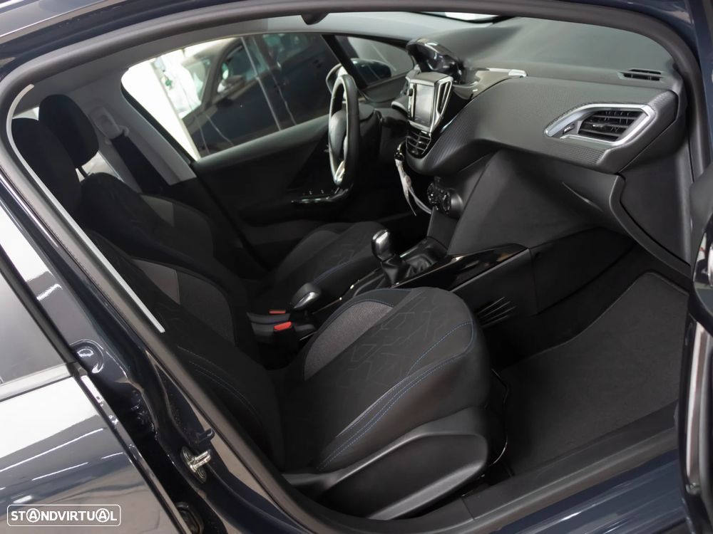 Peugeot 2008 1.2 PureTech Signature - 12