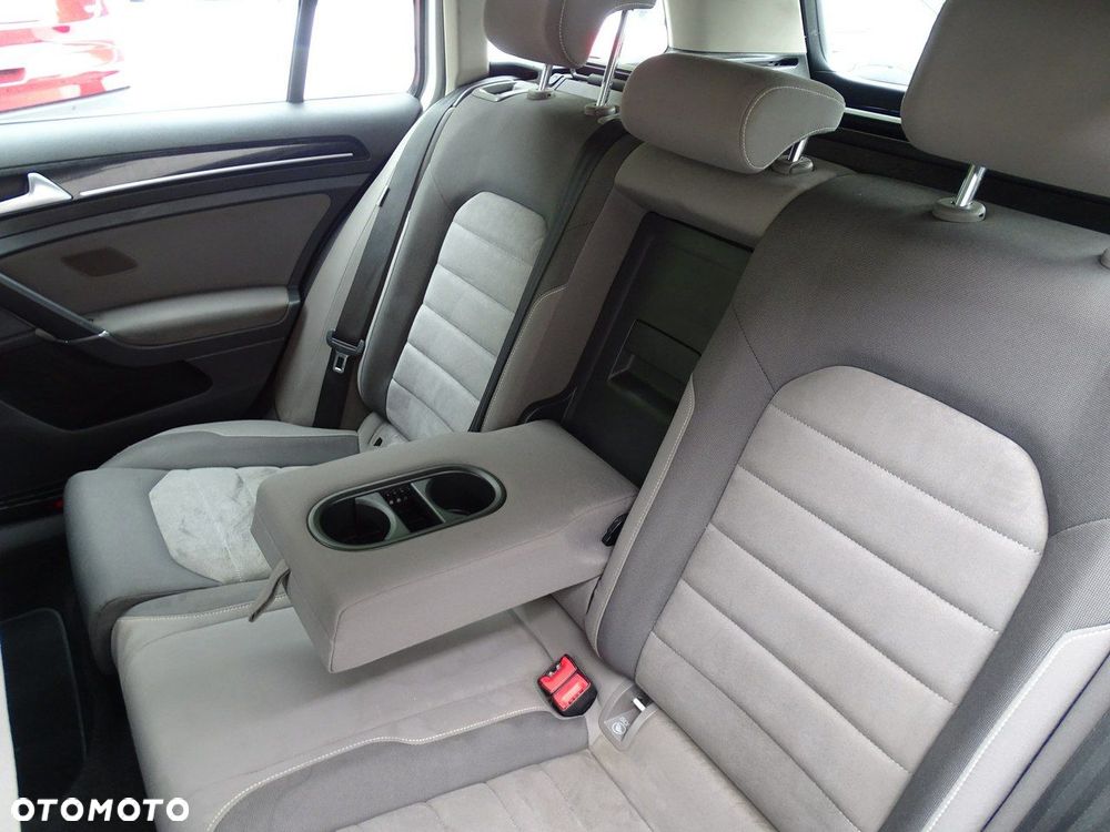 Volkswagen Golf - 27