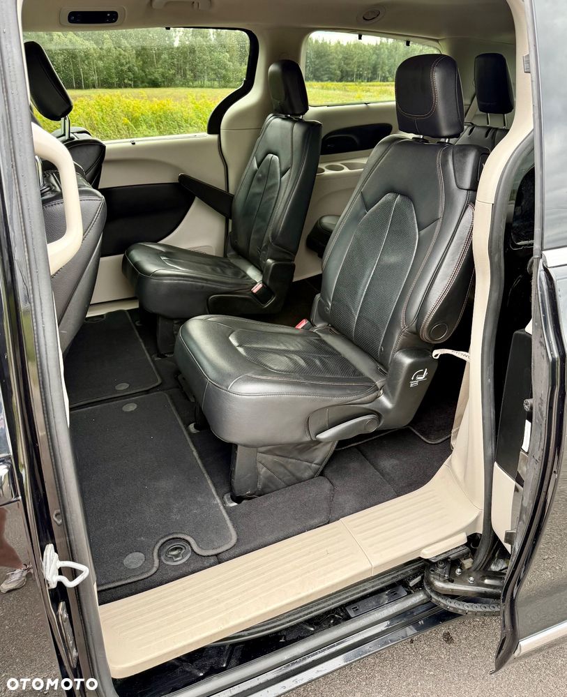 Chrysler Pacifica - 14