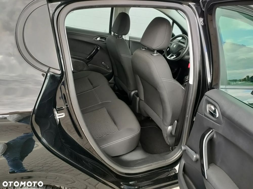 Peugeot 208 1.2 PureTech Style - 24