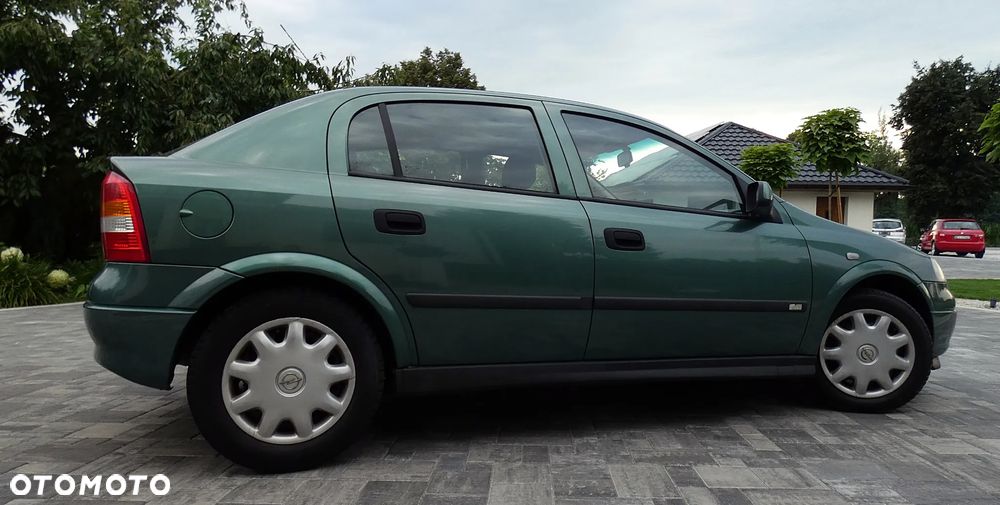 Opel Astra 1.6 Sportive - 15