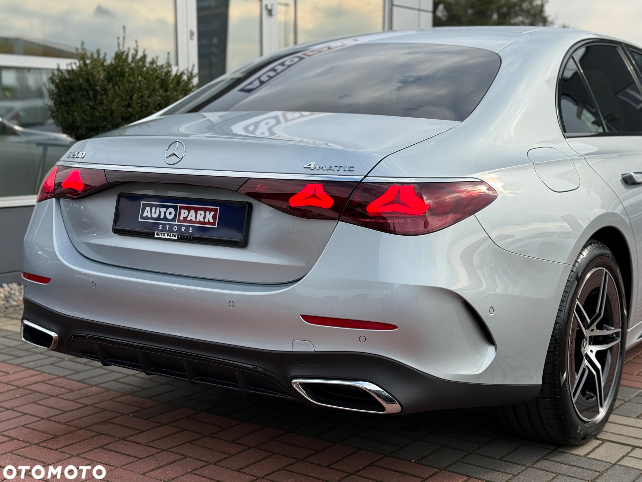 Mercedes-Benz Klasa E 200 mHEV 4-Matic AMG 9G-Tronic - 17