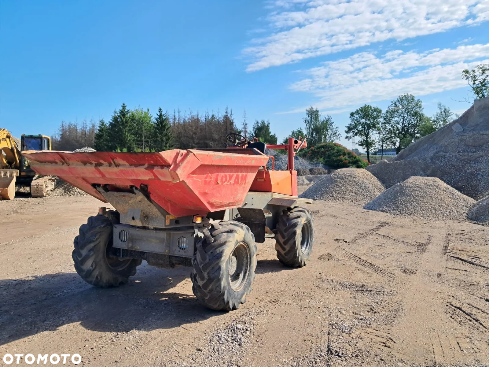 Thwaites MACH664 - 11