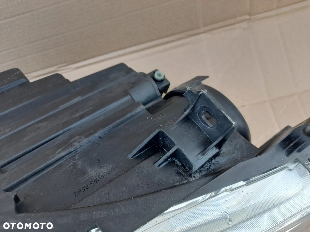 MERCEDES SPRINTER W910 LAMPA PRZEDNIA PRAWA-LEWA KOMPLET VALEO - 11