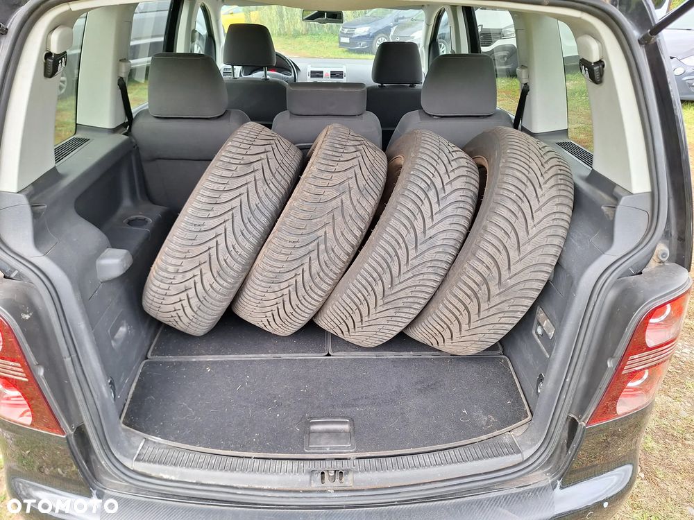 Volkswagen Touran - 20