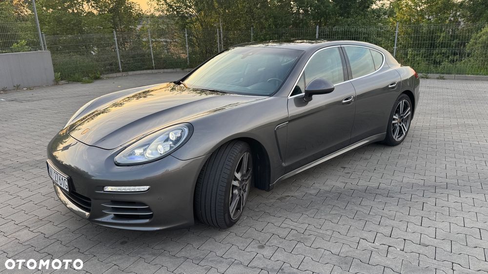 Porsche Panamera 4S - 4