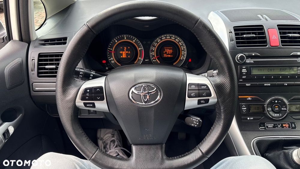 Toyota Auris 2.0 D-4D Executive - 28