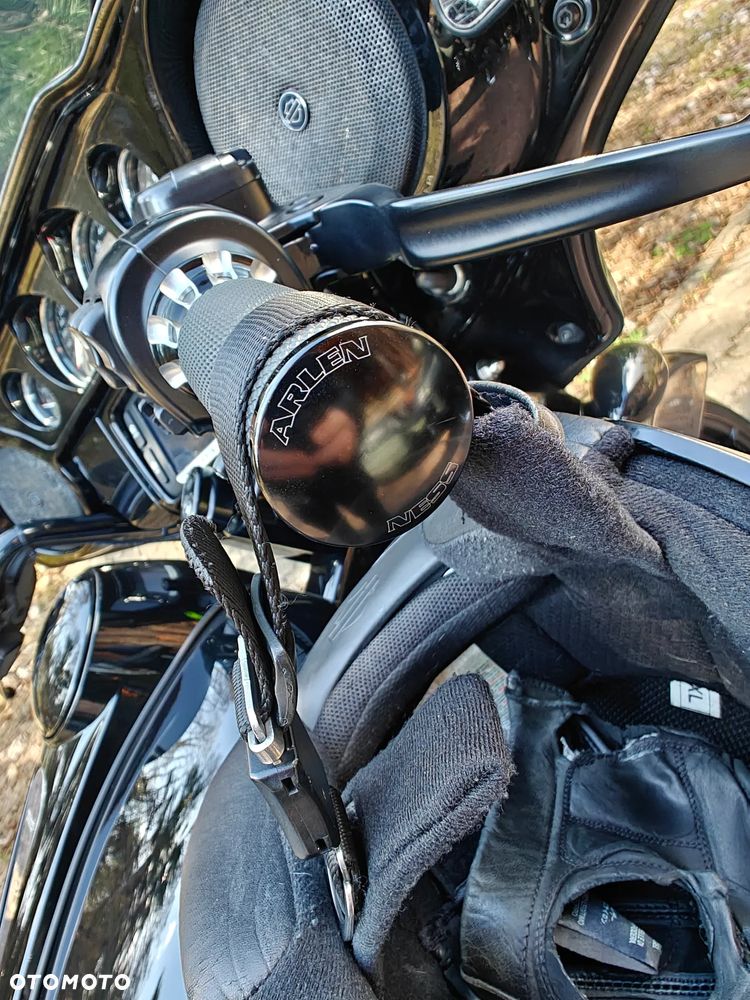 Harley-Davidson Touring Street Glide - 10