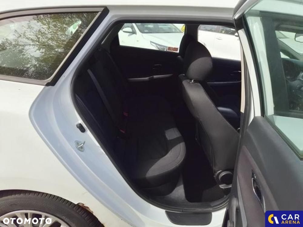 Kia Ceed - 33