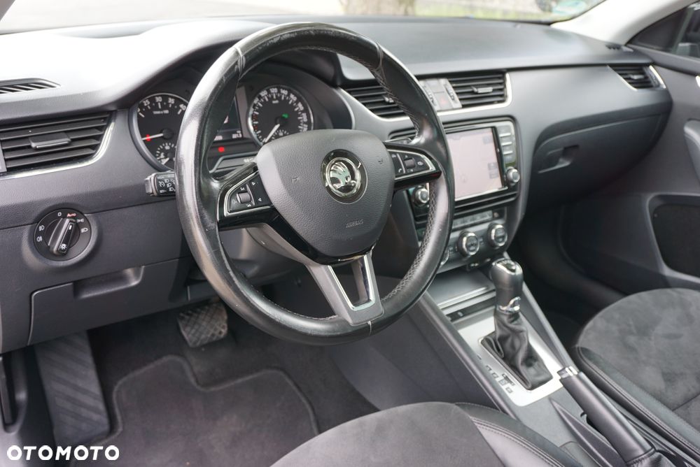 Skoda Octavia Combi 2.0 TDI DSG Premium Edition - 11