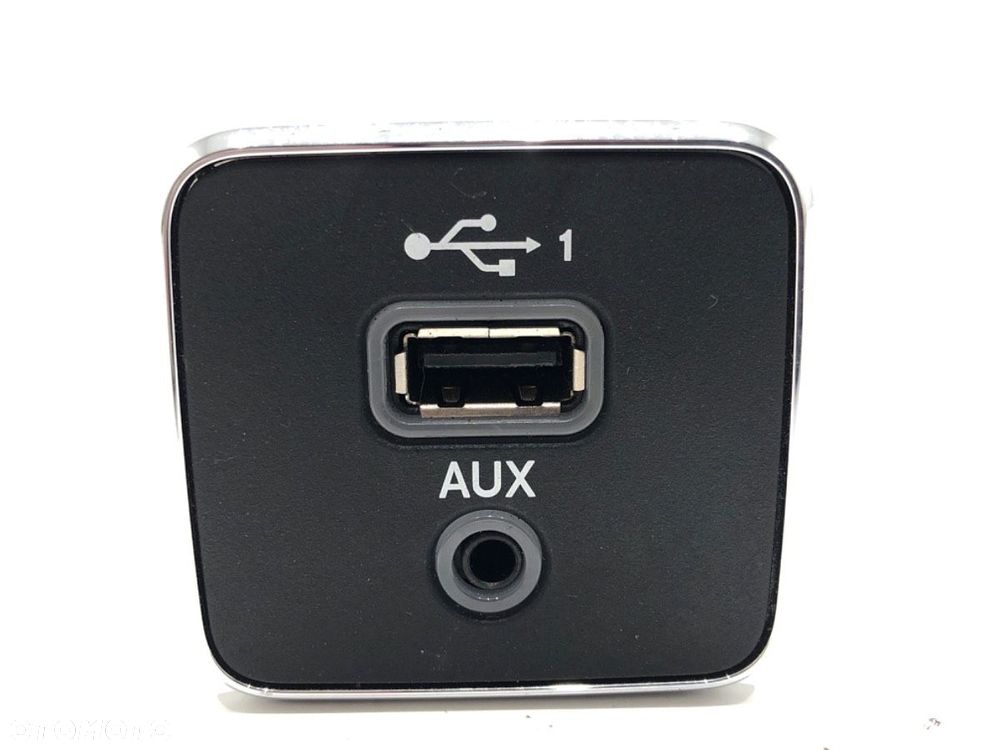 GNIAZDO PORT USB AUX  JEEP COMPASS (MP, M6) 2016 - 2022 2.4 MultiAir 4x4 129 kW [175 KM] benzyna - 1