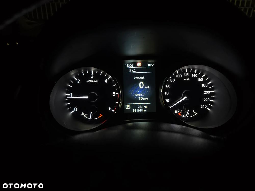 Nissan Qashqai 1.6 DCi Visia Xtronic EU6 - 29