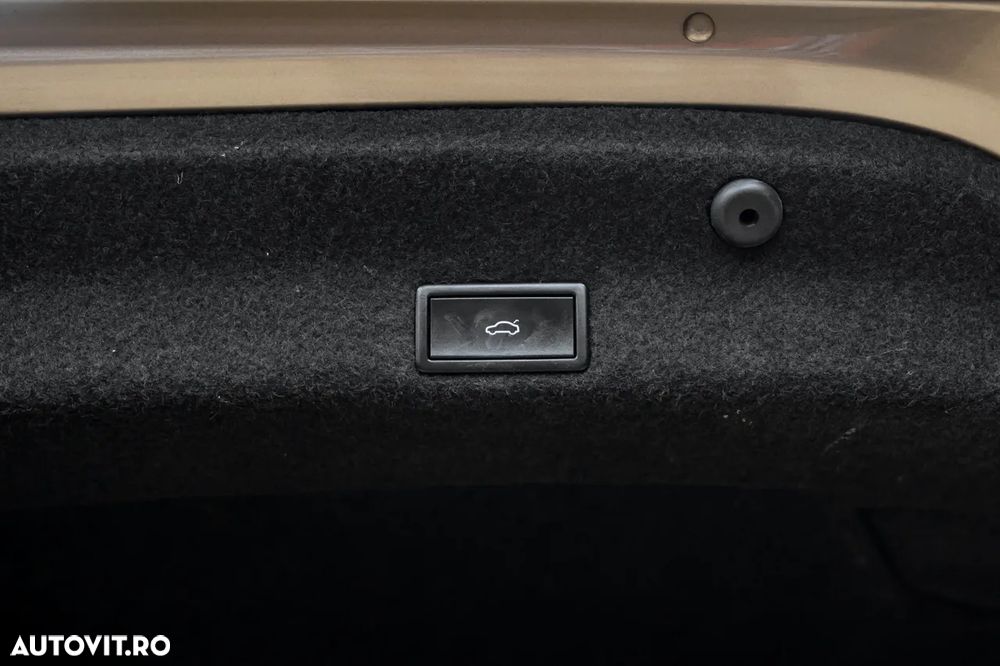 Volkswagen Passat 2.0 TDI SCR (BlueMotion Tech) 4Motion D Highline - 18