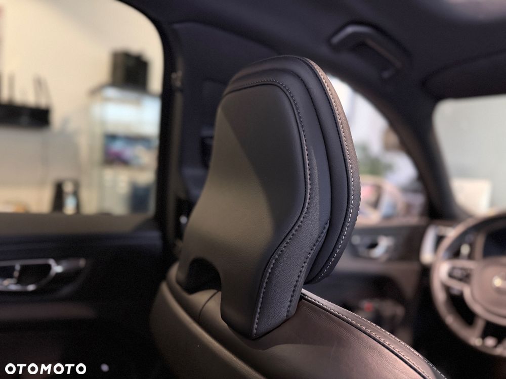 Volvo XC 60 T5 GPF AWD R-Design - 23