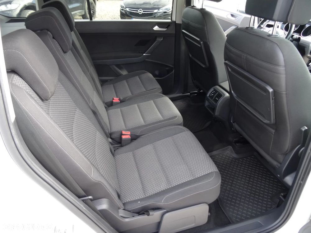 Volkswagen Touran - 14