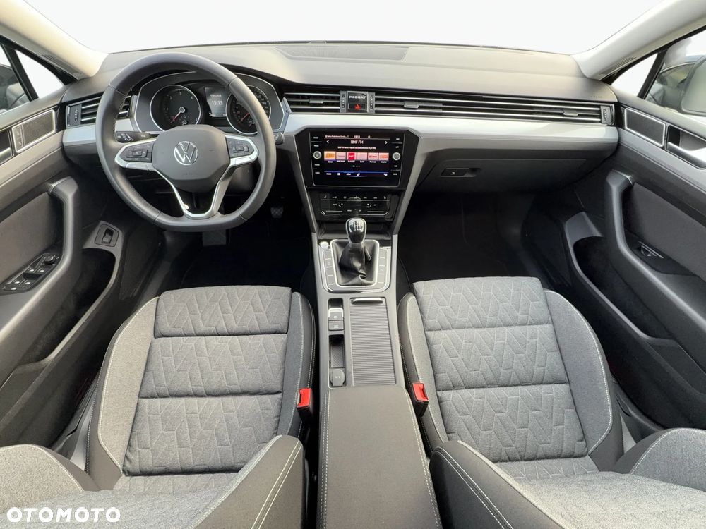 Volkswagen Passat - 11