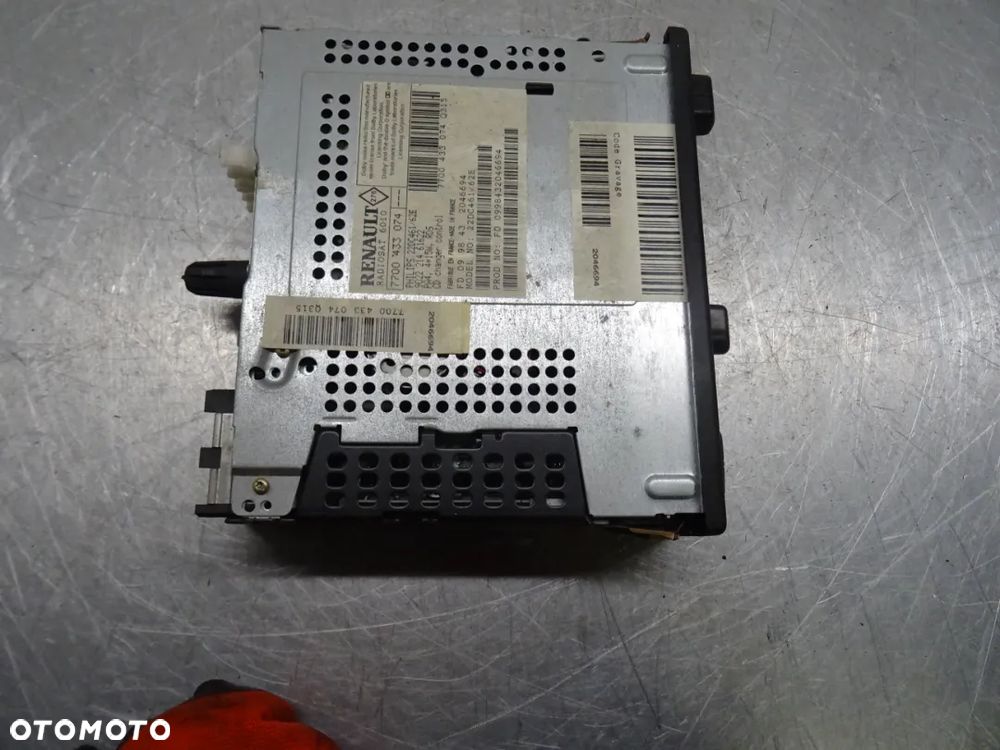 RENAULT LAGUNA I LIFT 1.8 RADIO 7700433074 - 3