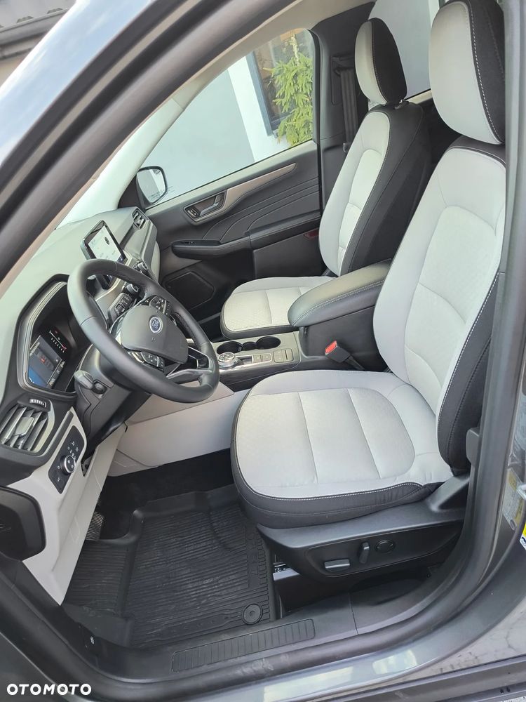 Ford Kuga - 22