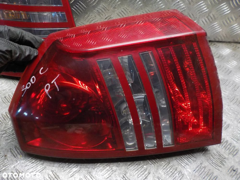 CHRYSLER 300C SEDAN LAMPA PRAWY LUB LEWY TYŁ - 3