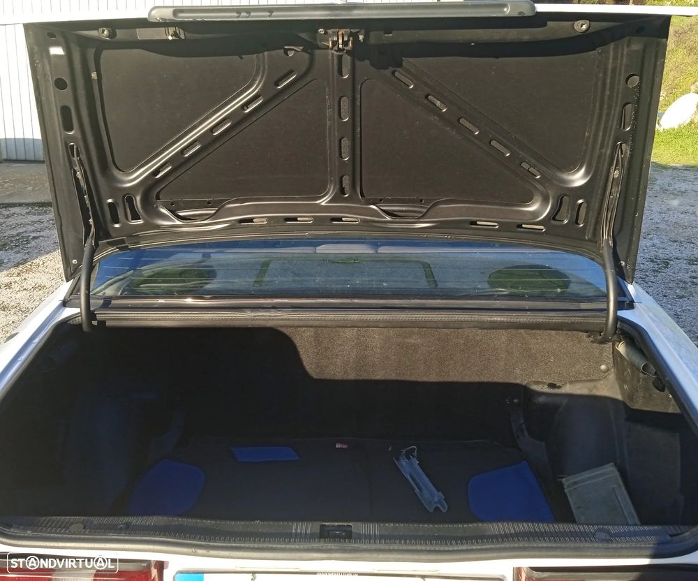 Mercedes-Benz W201 (1982-1993) 190 D 2.0 - 10