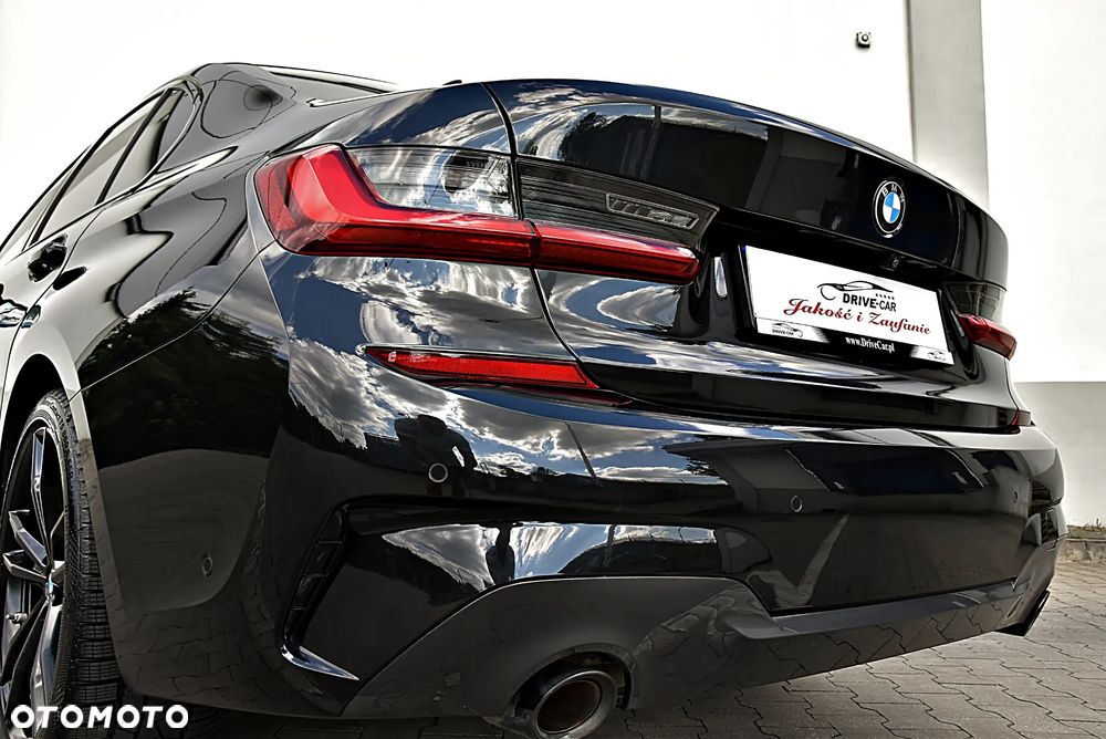 BMW Seria 3 330i xDrive - 9