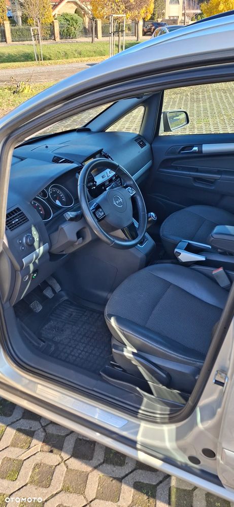 Opel Zafira 1.8 Cosmo - 20