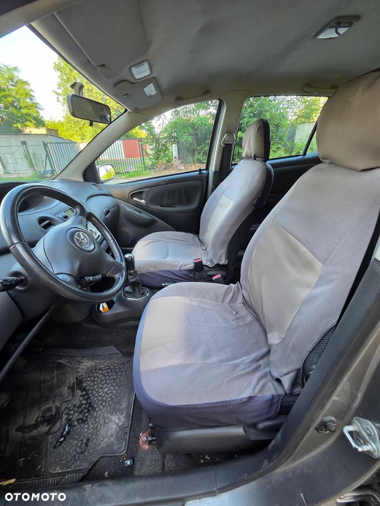 Toyota Yaris 1.4 D-4D Sol - 11