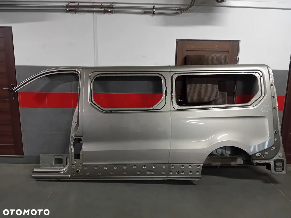 LEWY BOK RENAULT TRAFIC III R2018 LONG BŁOTNIK - 1