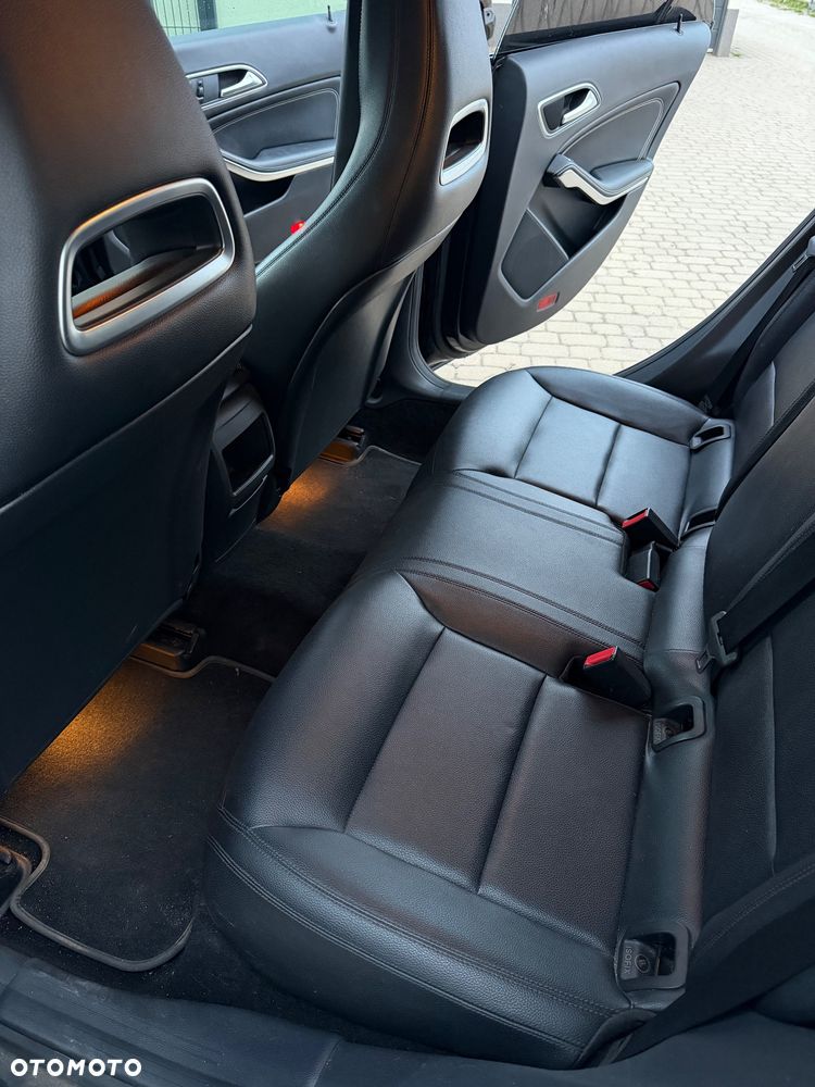 Mercedes-Benz CLA 250 7G-DCT - 11