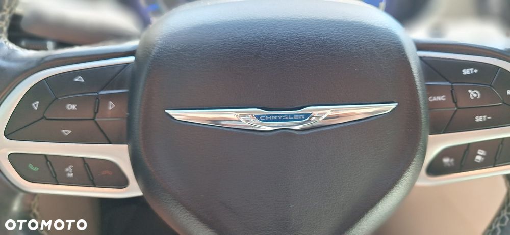 Chrysler Pacifica - 13