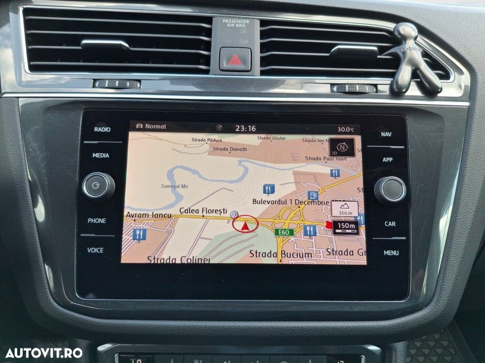 Volkswagen Tiguan - 16