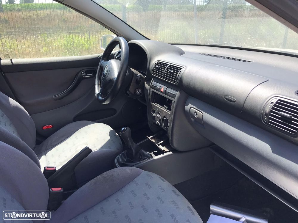 Seat Leon 1.4 16V 5P 2001  - Para Peças - 9