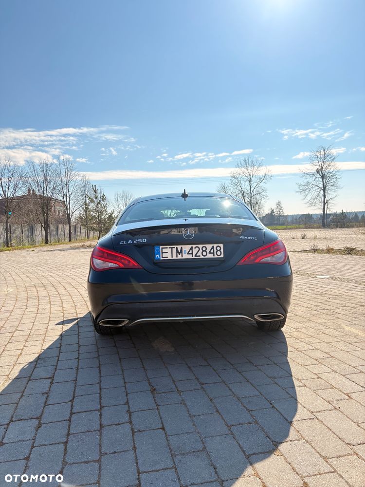 Mercedes-Benz CLA 250 4Matic 7G-DCT - 5