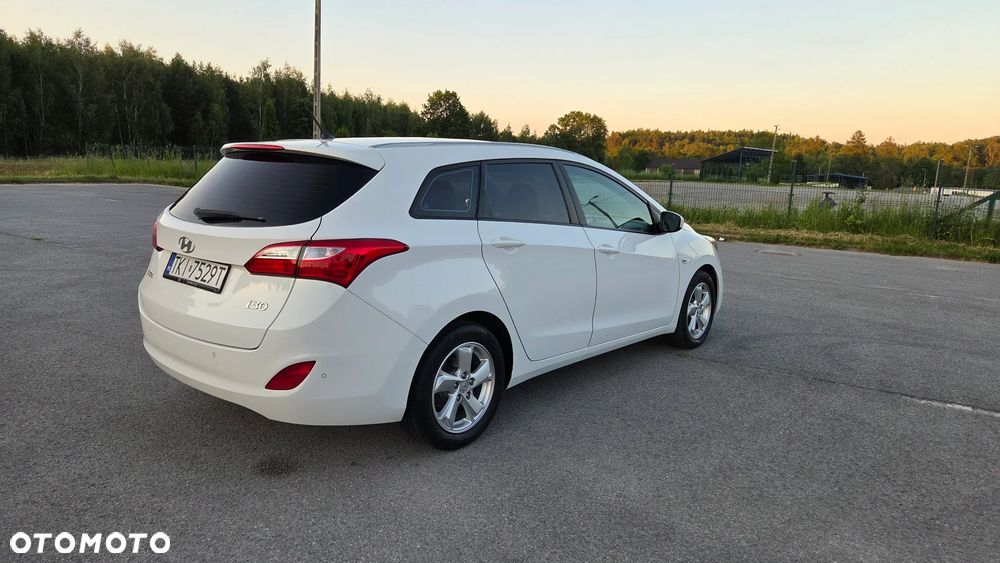 Hyundai i30 i30cw 1.4 Intro Edition - 16