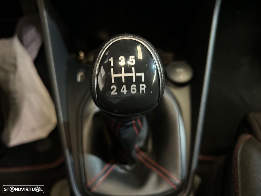 Ford Fiesta 1.0 EcoBoost ST-Line - 23