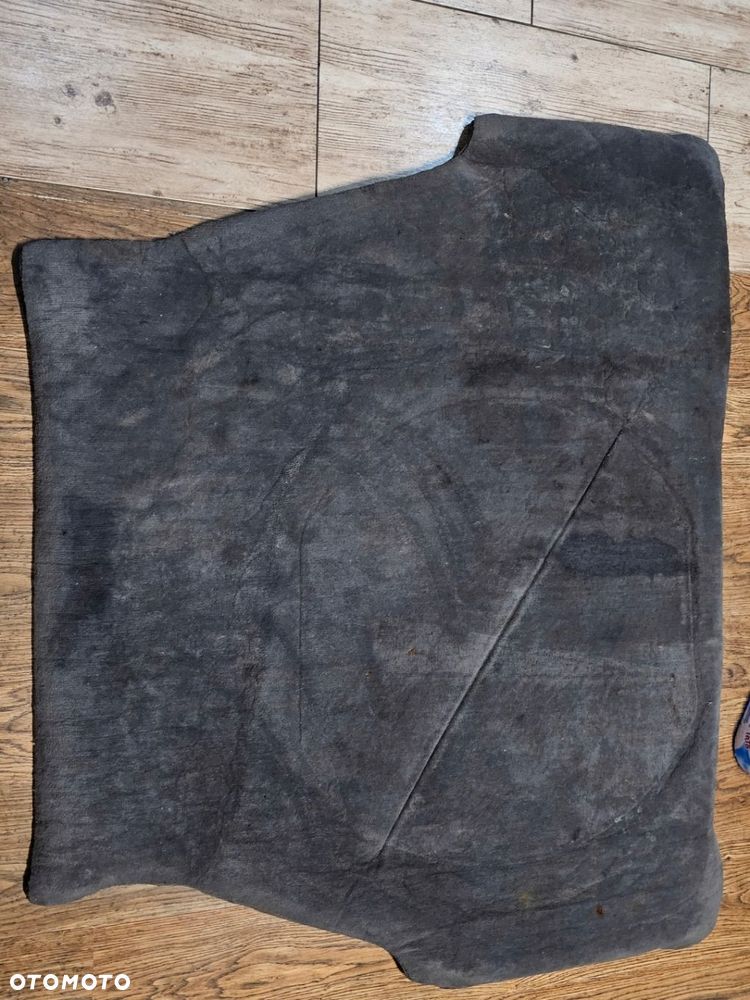 WYKŁADZINA DYWAN BAGAŻNIKA BMW E32 - 5