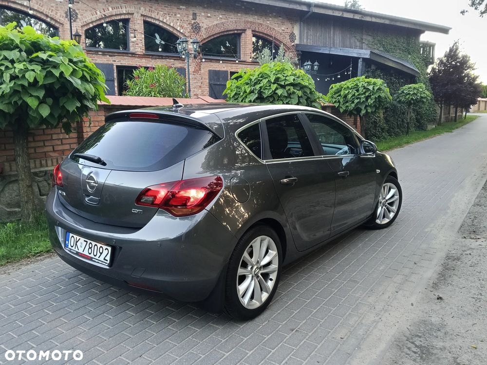 Opel Astra 2011 photo 3
