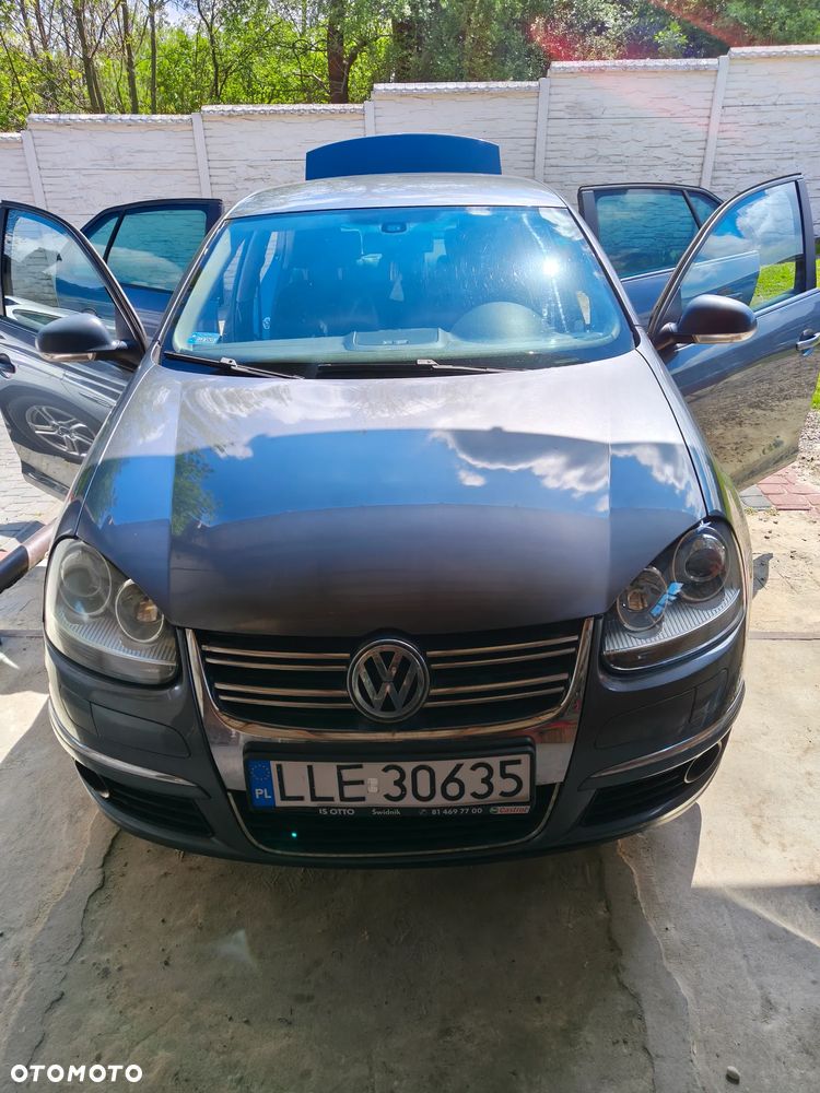 Volkswagen Jetta 1.9 TDI Comfortline - 1