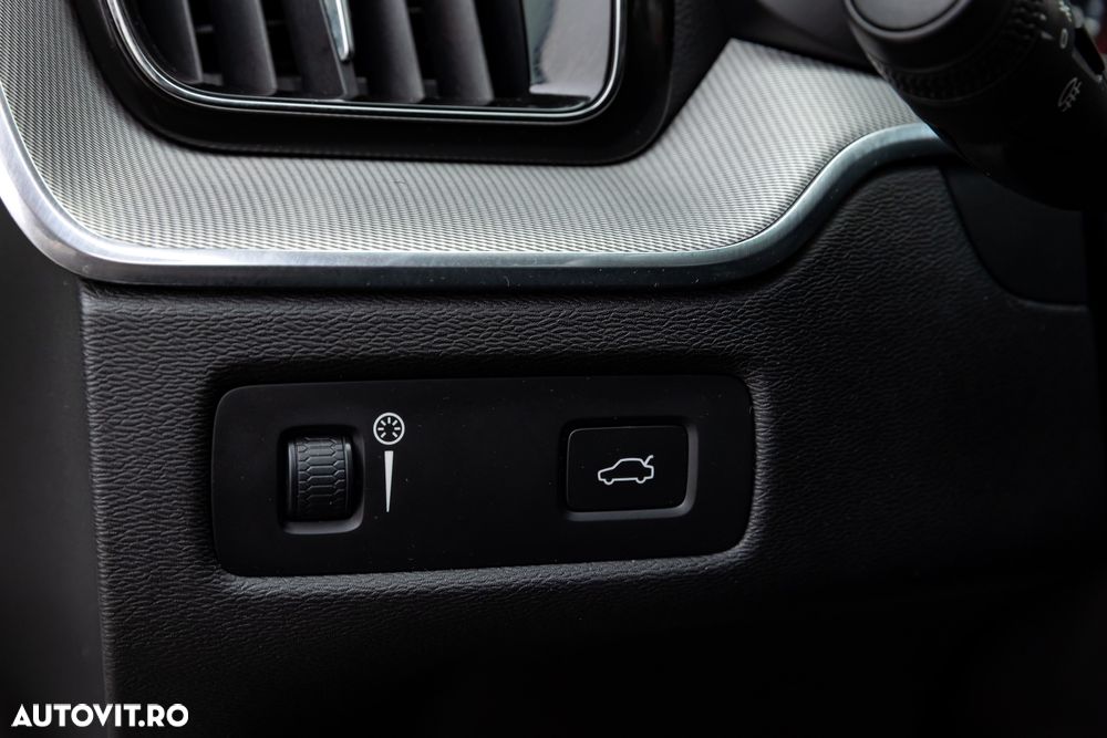 Volvo XC 60 B5 D AWD Geartronic RDesign - 38