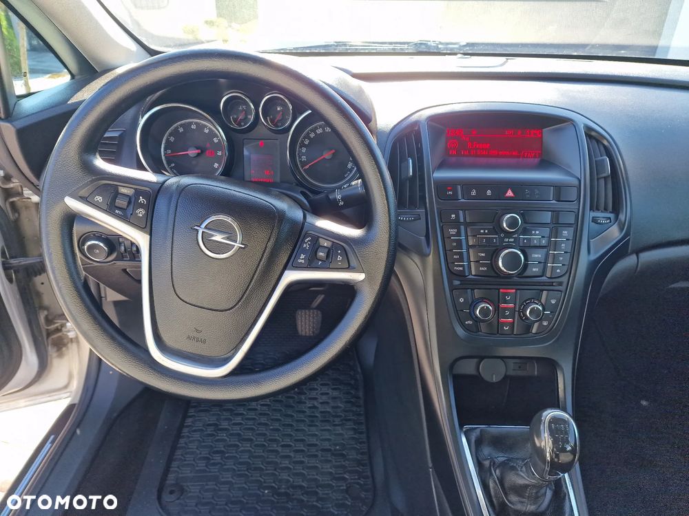 Opel Astra IV 1.4 T Essentia EU6 - 12