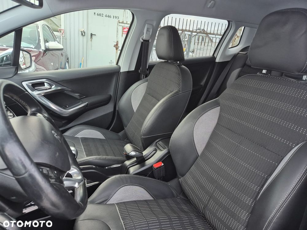 Peugeot 2008 1.6 BlueHDi Allure S&S - 12