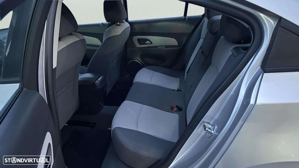 Chevrolet Cruze 1.6 LS - 9