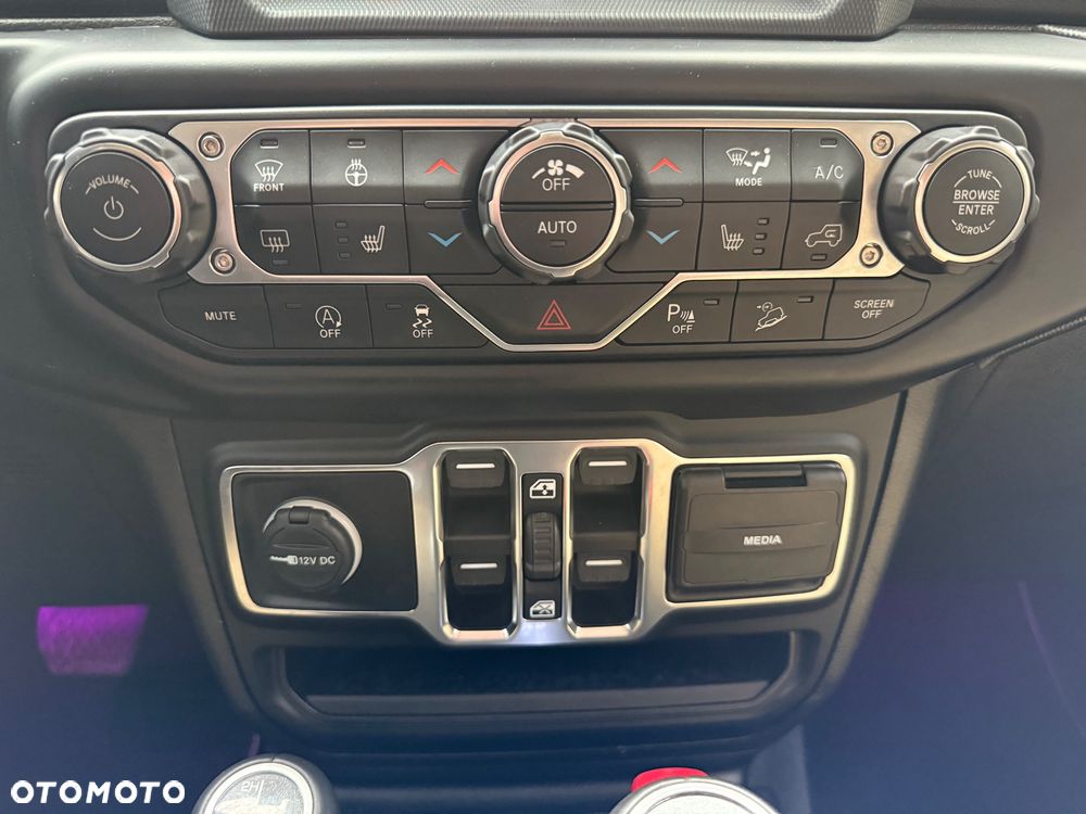 Jeep Wrangler 3.6 Unlim Sahara - 29