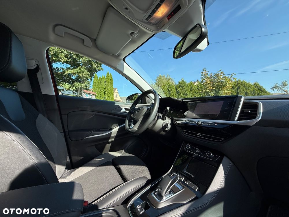 Opel Grandland X 1.2 T GPF Design&Tech S&S - 27
