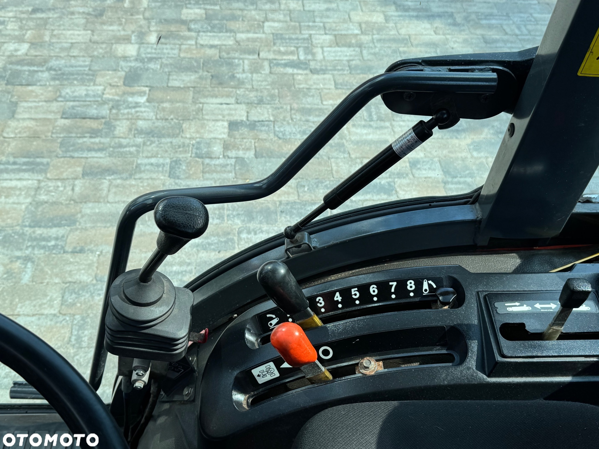 Kubota B 2530 - B5 4x4 Ciągnik Sadowniczy Pełne wyposażenie wszystkie przyłącza Klima Stan Unikatowy Nowy - 6