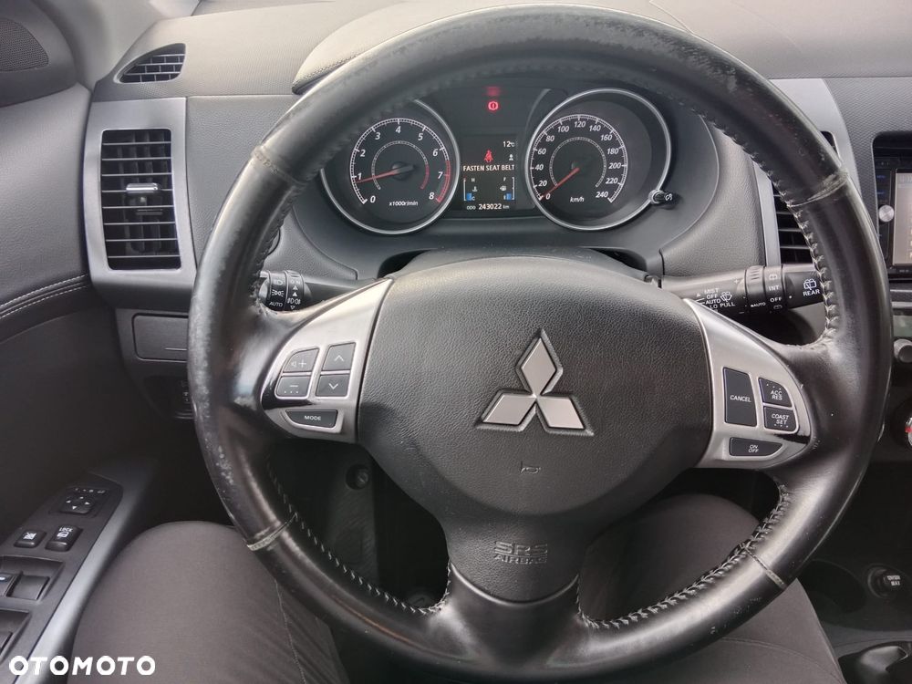 Mitsubishi Outlander 2.0 Intense + NAVI 2WD EU5 - 16