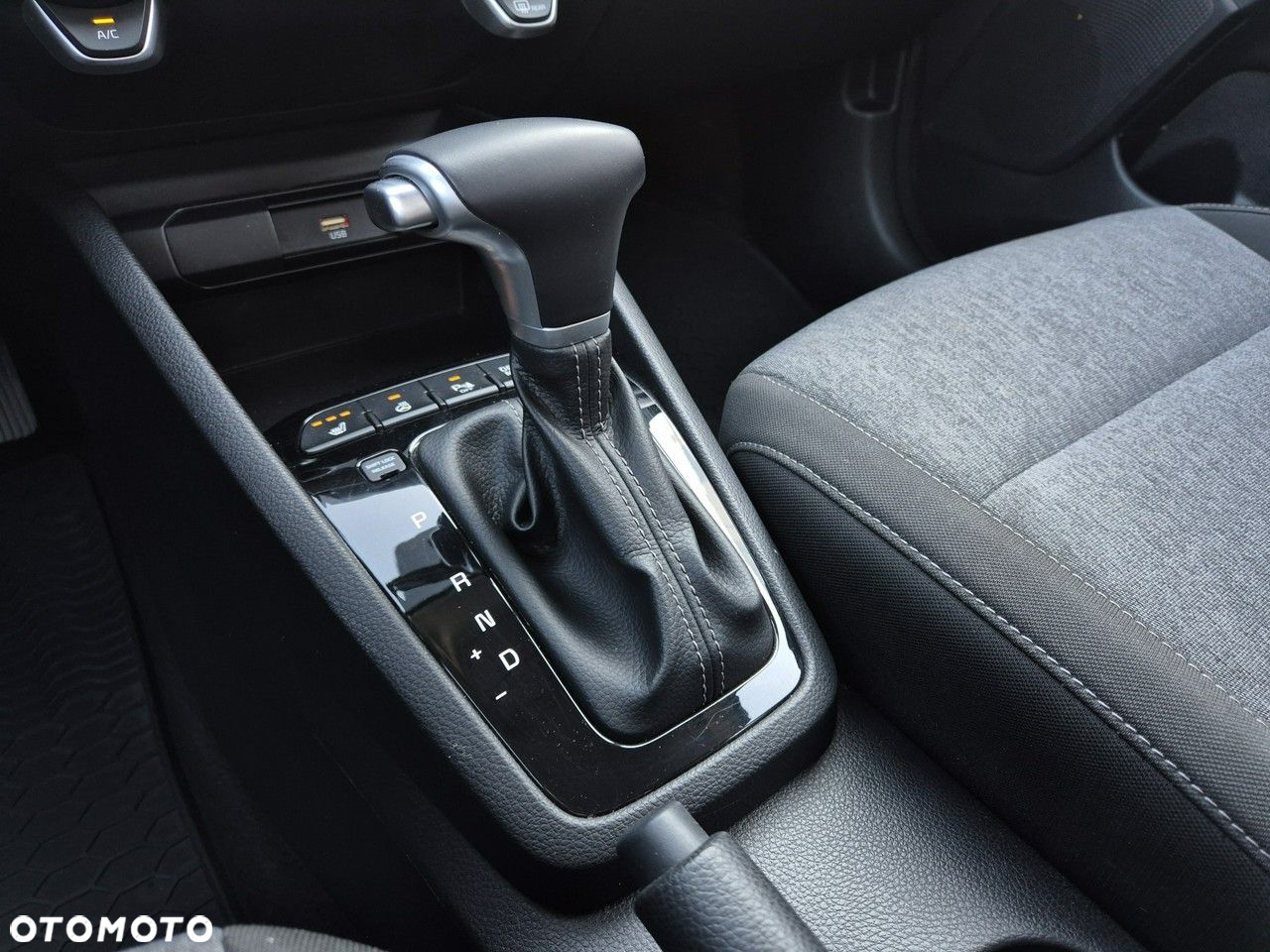 Kia Stonic - 26