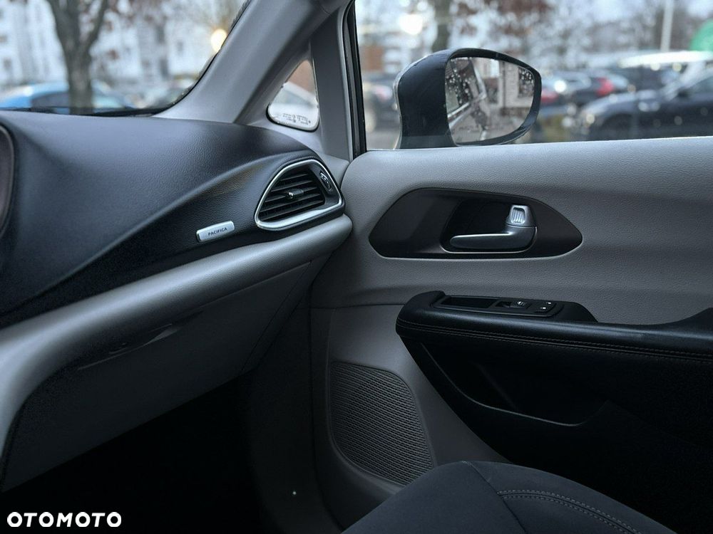 Chrysler Pacifica - 19